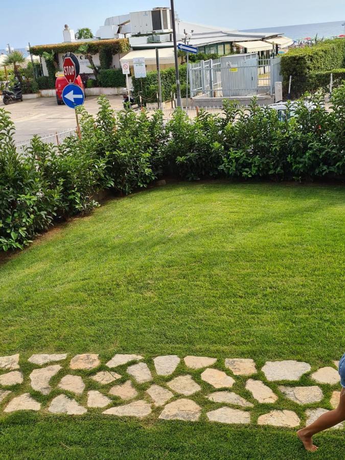 La Pioggia Nel Pineto Apartment Gaeta Bagian luar foto