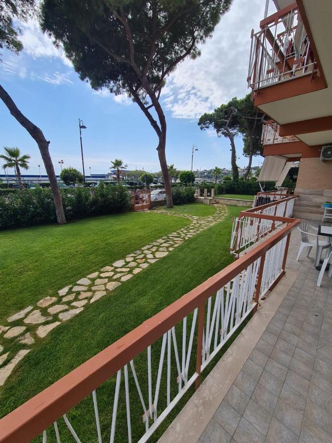 La Pioggia Nel Pineto Apartment Gaeta Bagian luar foto
