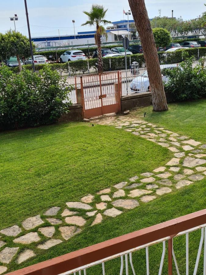 La Pioggia Nel Pineto Apartment Gaeta Bagian luar foto