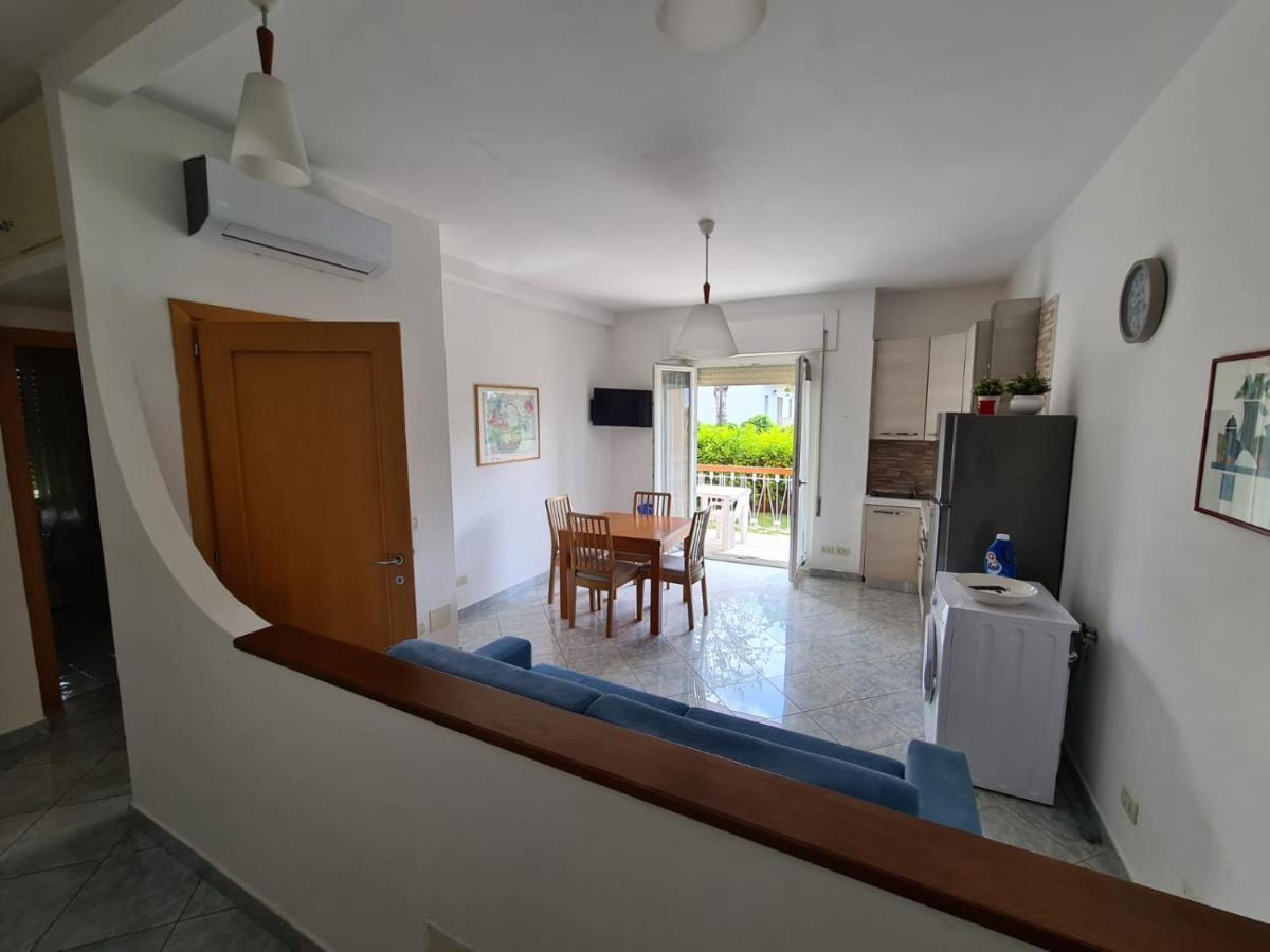 La Pioggia Nel Pineto Apartment Gaeta Bagian luar foto